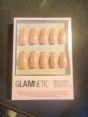 GLAMNETIC Short Almond Press-On Nails in Nude Pink